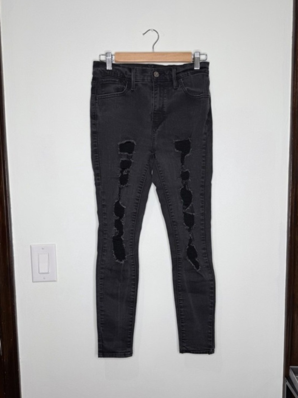 Levis 720 High Rise Super Skinny Womens Size 28 Black Jeans Ripped/Distressed